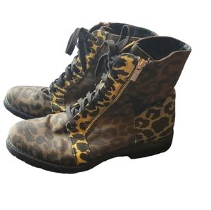 EUC Shoedazzle Lucy Booties Combat Boots Animal Print Zip Size 11